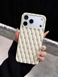 Casing Pelindung Baru dengan Tekstur Anyaman yang Bernapas dan Mampu Membuang Panas, Kompatibel dengan 17 Pro Max/16 Pro/15 Pro Max/14/13/13 Pro Max/14 Pro Max/16 Pro Max/13 Pro Max/dan Model Lainnya, Hadiah Modis untuk Pria dan Wanita - Krem - View 1