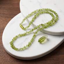 Natural Peridot Chip Bead Necklace For Women, Bohemian Style, Fashionable And Elegant, Non-Fading, Flattering And Versatile, Natural Stone Collarbone Chain, Suitable For Daily Wear And Vacation - 1pc - View 2