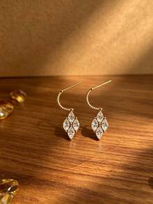 Vintage Textured C-Hoop Marquise Zirconia Earrings For Women, Luxury Rhombus Crystal Drop Earrings, Hammered Gold Hoop With Multiple Marquise Diamond Combination Pendant, Sparkling And Transparent, Flattering Face Shape, European And American Ins Popular Elegant Earrings, French Luxury Style, Suitable For Commuting, Dating, Evening Wear, High-End Texture, Perfect For Gifting, Niche Design Fashion Earrings For Women - Diamond Stud Earrings - View 2