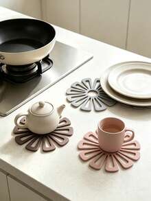1/4pcs Creative Petal-Shaped Round Heat-Resistant Soft Rubber Placemats, Heat-Resistant Pads, Non-Slip Pads, Thermal Insulation Pads, Home Coffee Table Heat-Resistant Pads, Desktop Thermal Insulation Pads, Cup Coasters, Plate Mats, Bowl Mats, Kitchen Gadgets - View 2