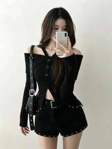 Sweater Rajut Slim Fit Model Halter Neck Pendek dengan Bahu Terbuka - Hitam - View 1