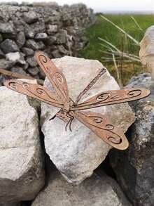 1PC Rusty Metal 3D Dragonfly Outdoor Decorative Sculpture, Planter Accessory, Potted Plant And Ground Decoration, Home Decor Statue, Outdoor Statue, Cute Garden Decor Natural Rusty Dragonfly Garden Insect Decoration Ornament Suitable For Outdoor Garden Backyard Planter Decoration (Product Is Naturally Rusty, With Rust Stains And Rust Powder, Which Is Normal) - A - View 1