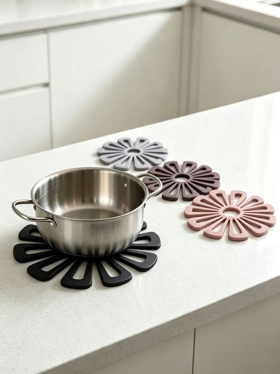 1/4pcs Creative Petal-Shaped Round Heat-Resistant Soft Rubber Placemats, Heat-Resistant Pads, Non-Slip Pads, Thermal Insulation Pads, Home Coffee Table Heat-Resistant Pads, Desktop Thermal Insulation Pads, Cup Coasters, Plate Mats, Bowl Mats, Kitchen Gadgets - View 1