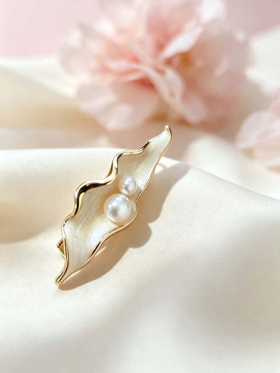 Gold Wavy Shell Pearl Brooch, Enamel Shell Women's Lapel Pin Clothing Accessory - Gold - View 1