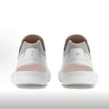 On Running Women Running Shoes - 白玫瑰粉 - 查看 4