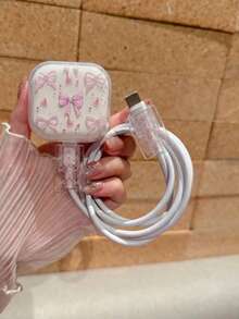 3入粉色蝴蝶結英國標準18W充電器保護殼，適用學生、通勤、居家、短途旅行，全方位覆蓋使用場景，相容Apple英國標準18W/20W快充，送給好友的夢幻數位禮物 - 粉緞心事 - 查看 2