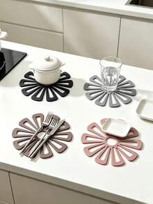 1/4pcs Creative Petal-Shaped Round Heat-Resistant Soft Rubber Placemats, Heat-Resistant Pads, Non-Slip Pads, Thermal Insulation Pads, Home Coffee Table Heat-Resistant Pads, Desktop Thermal Insulation Pads, Cup Coasters, Plate Mats, Bowl Mats, Kitchen Gadgets - View 6