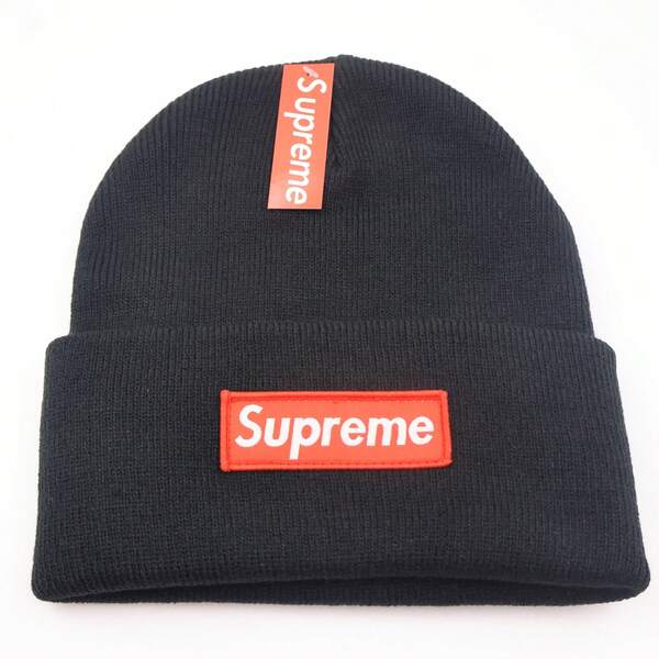 Gorro de invierno Supreme Slouch de punto, detalle de parche elástico premium, estilo utilitario noir, prenda básica atrevida, transpirable, duradero, unisex, streetwear, negro sólido