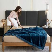 500GSM Double-Sided Anti-Static Ultra-Fine Microfiber Fleece Blanket, Reversible All-Season Warm & Comfortable Bed Throw, Suitable For Men & Women - Teal Blue - View 3