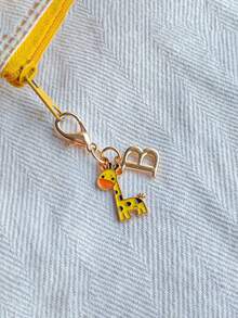1PC Cute Giraffe Initial Keychain Pendant, Animal Theme With Golden Letter Decoration. Name Initial Keychain, Cute Accessory Suitable For Men And Women. Backpack Keychain Accessory, Great Gift For Boyfriends, Girlfriends, Classmates And Family, Small Party Favor - Multicolor - View 11