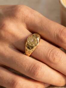 Vintage Gold Starburst Signet Ring With CZ Stone Celestial Jewelry For Women Gold Tone Celestial Engraved Signet Ring Star Pattern Stackable Band Ring - Gold - View 3