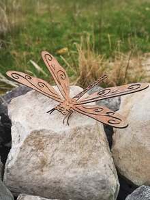 1PC Rusty Metal 3D Dragonfly Outdoor Decorative Sculpture, Planter Accessory, Potted Plant And Ground Decoration, Home Decor Statue, Outdoor Statue, Cute Garden Decor Natural Rusty Dragonfly Garden Insect Decoration Ornament Suitable For Outdoor Garden Backyard Planter Decoration (Product Is Naturally Rusty, With Rust Stains And Rust Powder, Which Is Normal) - A - View 3