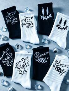 1 Pair/5 Pairs Random Assorted Men's Crew Socks, Black & White Contrast Ghost Face Pattern Design, Creative Fashion High-Quality Breathable Moisture-Wicking Socks, Suitable For Sports, Casual, Street Style, Daily Wear - Multicolor - View 2