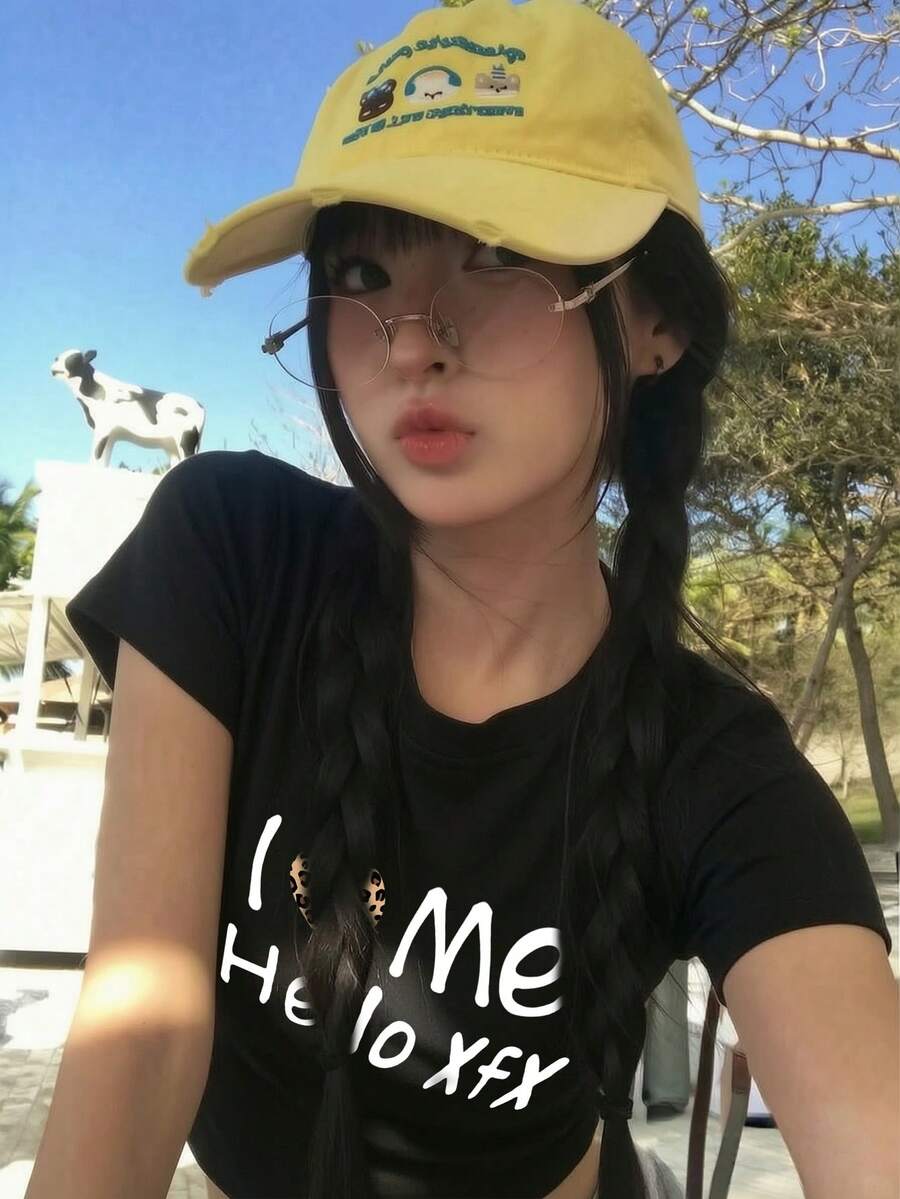 女款圓領短袖T恤,夏季新款心形豹紋與字母圖案,時尚休閒百搭修身短版上衣,黑色 - 黑色 - 查看 1