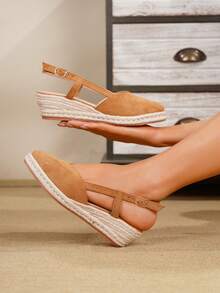 Sepatu Slip-On Wanita Tanpa Bagian Belakang dengan Hak Wedges dari Anyaman Rami Minimalis - Coklat - View 5