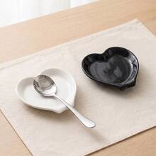 1pc Black/White Cute Heart-Shaped Ceramic Spoon Rest, Cute Coffee Spoon Holder, Porcelain Kitchen Utensil Rack, Suitable For Kitchen Countertop, Stove, Coffee Bar, Dining Table Decor Accessory, Small Teaspoon Holder, Gift - View 1
