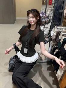 女款蕾絲拼接刺繡飾邊圓領短袖T恤，夏季百搭修身上衣 - 黑色 - 查看 3