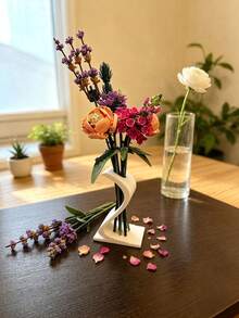 1pc Twisted Geometric Bud Vase Minimalist Single Rose Dried Flower Vase Nordic Dining Table Home Decor, Suitable For Office Decoration And Accessories, Christmas Home Decor, Living Room Decor, Autumn Decor, Kitchen Decor, Wedding Guest Favors, Women's Room Decor - Multiple Styles - View 3