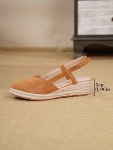 Sepatu Slip-On Wanita Tanpa Bagian Belakang dengan Hak Wedges dari Anyaman Rami Minimalis - Coklat - View 7