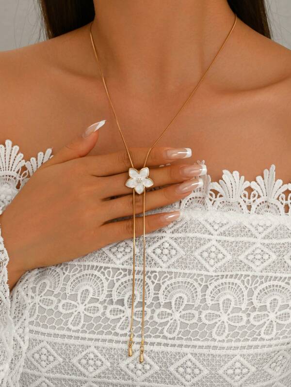 1pc French Style Design Long White Oil-Drip Flower Tassel Necklace, Minimalist Fashion Pearl Small Flower Round Snake Chain Necklace, Premium Metallic Feel Tassel Long Collarbone Chain, Suitable For Women's Daily And Banquet Wear