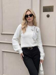 Nicenter Suéter de mujer de punto esponjoso blanco con lunares y lazo decorativo, cuello redondo, manga larga, mezcla de lana, casual para otoño/invierno, adecuado para oficina, uso diario, - Blanco - Ver 3