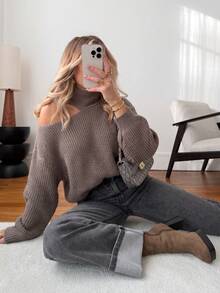 Sweater Turtleneck Rajut Waffle SEREN Wanita dengan Detail Bahu Terbuka, Pullover Lengan Panjang untuk Gaya Musim Gugur dan Musim Dingin - Coklat - View 1