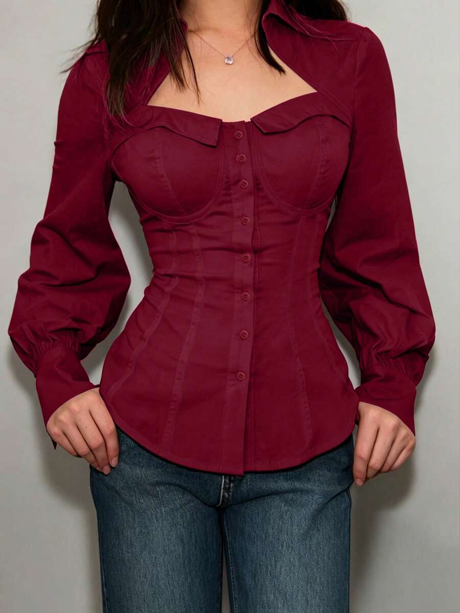 Elegante Damen-Bluse für den Arbeitsalltag, schmale Passform, mit Umlegekragen, langen Ärmeln, Knopfleiste vorne, Bindegürtel hinten und Taillen-Falten, einfarbig Rot