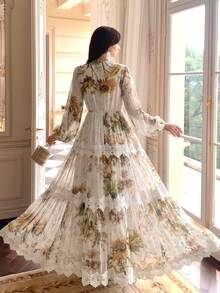 Gaun Wanita Elegan Modern Romantis Motif Bunga Lengan Panjang dengan Ruffle dan Patchwork, Model Ramping dan Mengembang, Warna Putih, untuk Liburan Musim Gugur - Putih - View 2
