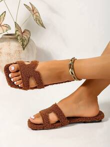 Ximi Ruo Women's Solid Color Flat Fuzzy Fur Slippers Casual Holiday Beach Home Indoor Outdoor Wear Autumn Winter Warm Slippers Simple Fashion Fuzzy Slippers Slouchy Slip-On Women's Shoes Soft Fur Lining Daily Commute Outfit Indoor Home Outdoor Street Wear Versatile Soft Lightweight Women's Slippers Autumn Winter Warm Gentle Style Women's Slippers Comfortable Flat Casual Travel Outfit Shoes Slouchy Home Outdoor Wear Dual-Use Fleece Slippers - Brown - View 2