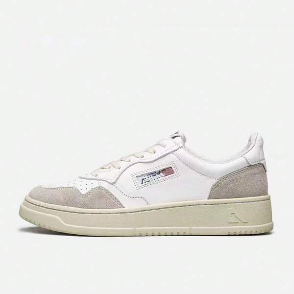 Sneakers unisex retrò bianche e nere, scarpe da skate basse con lacci e suola beige vintage, scarpe casual antiscivolo e ammortizzate per tutti i giorni.