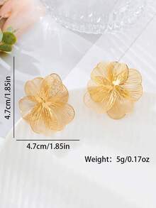 2pcs Charming Gold-Plated Flower Earrings, Elegant Gold Flower Studs, Suitable For Bridesmaids To Wear At Weddings, Also Perfect For Daily Wear, Valentine's Day Gift, Beach Vacation Accessory - Large Flower - View 5