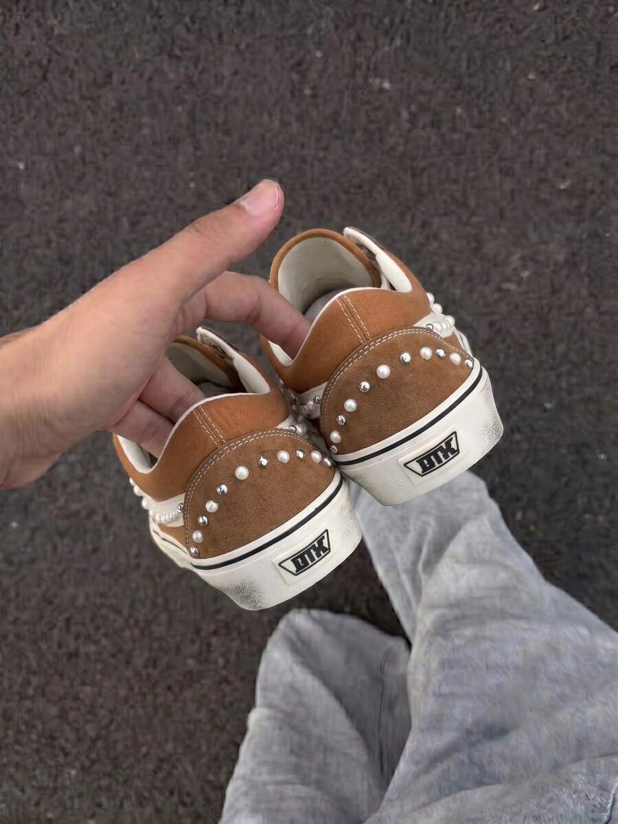 1 Pair Pearl Style Wear-Resistant Unisex Flat Shoes, High-End Distressed Low-Top Outdoor Sports Skateboard Canvas Shoes - Brown - View 1