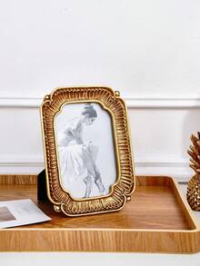 1PC Gold Rectangular Carved Resin Photo Frame, Palace Style Desktop Photo Frame, Luxury Desktop Decor Frame, Rococo Vertical Photo Frame, Art Portrait Frame, Ins Style Photo Frame, Embossed Photo Frame, Romantic Wedding Photo Frame, Craft Display Frame, Suitable For Vanity, Living Room, Bedroom, Study Soft Decoration Display Frame, Holiday Gift Photo Frame, Photography Prop Frame - 1PC - View 4