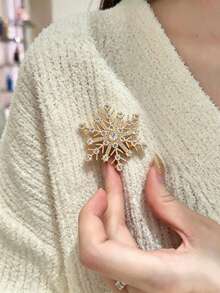1pc Gold Full Rhinestone Snowflake Crystal Brooch For Women, Luxury High-End Suit Jacket Coat Decorative Pin, Autumn/Winter Commute Party Outfit Lapel Pin, Christmas New Year Gift Jewelry, Vintage Rhinestone Snowflake Design Clothing Brooch, Can Be Used To Decorate Scarves, Hats, Shawls, Sweaters And Cardigans - Multicolor - View 8