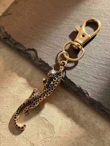 1pc Fashionable Gold Alloy Rhinestone Leopard Shaped Keychain, Car Bag Pendant, Metal Creative Charm - Leopard - View 2