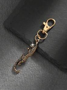 1pc Fashionable Gold Alloy Rhinestone Leopard Shaped Keychain, Car Bag Pendant, Metal Creative Charm - Leopard - View 3