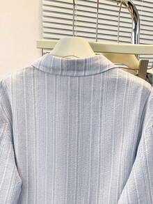 Blusa casual de mujer talla grande con botones, cuello de camisa, hombros caídos y mangas largas, top de tela tejida de largo regular - Celeste - Ver 10