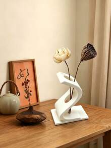 1pc Twisted Geometric Bud Vase Minimalist Single Rose Dried Flower Vase Nordic Dining Table Home Decor, Suitable For Office Decoration And Accessories, Christmas Home Decor, Living Room Decor, Autumn Decor, Kitchen Decor, Wedding Guest Favors, Women's Room Decor - Multiple Styles - View 10