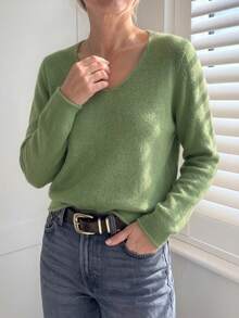 GIGOGOU Women's Lightweight Knit Sweater Casual V-Neck Long Sleeve Pullover Autumn/Winter Style Fall - Green - View 3