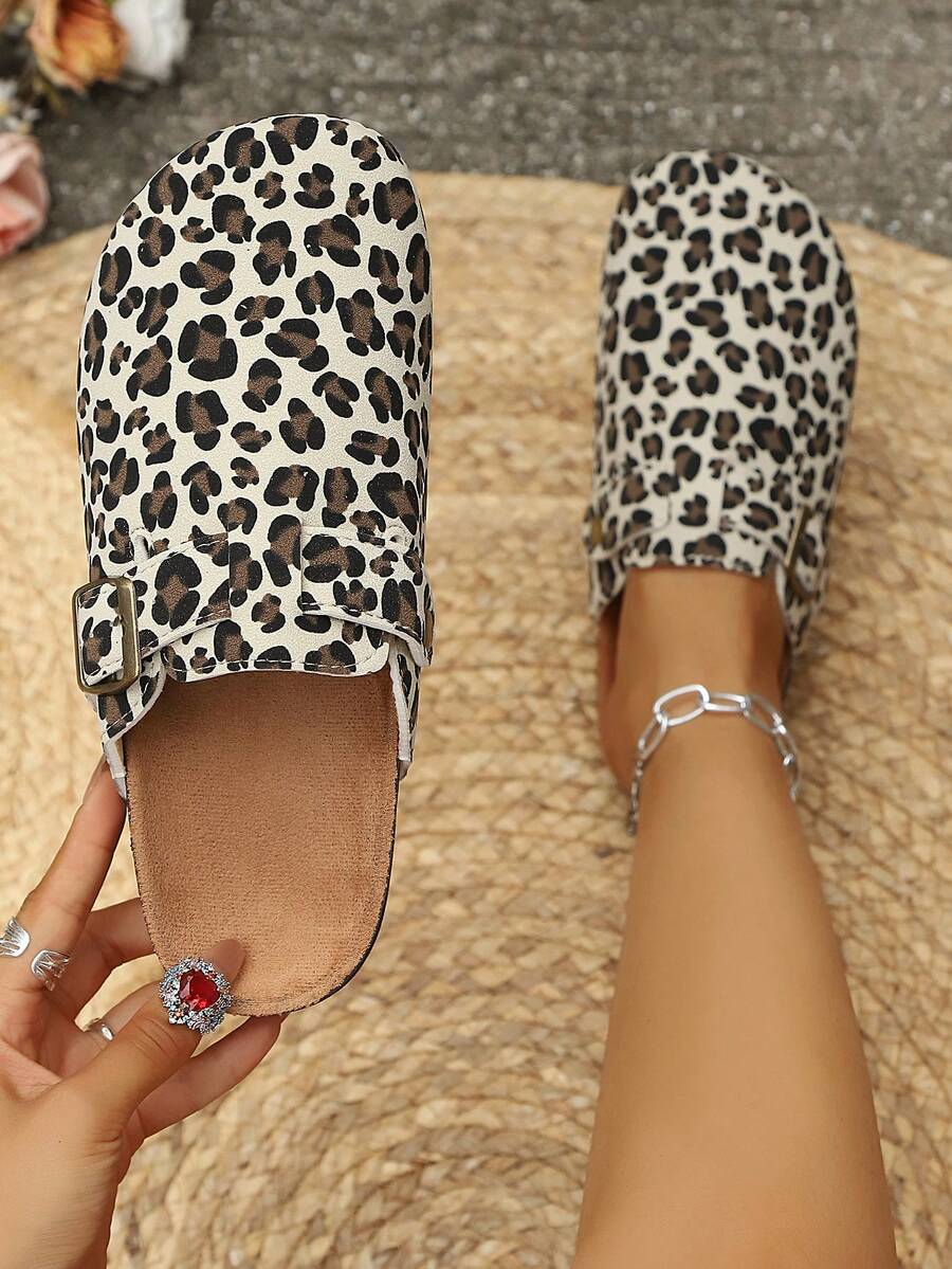 1 Pair Women's Fashionable Retro Leopard Print Closed-Toe Half-Slippers, Adjustable Belt Buckle Design, Loose Round Toe Non-Cramping, Soft And Comfortable Foot Feel, Versatile For Various Outfits, Commuting And Photography, All-Match Mule Slippers - White - View 1
