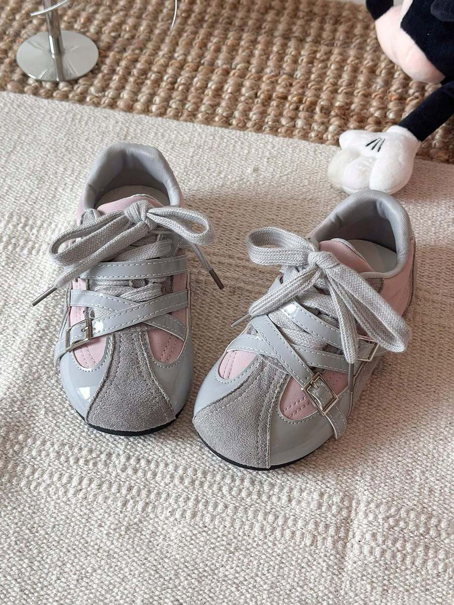 1雙中性幼兒透氣走路鞋，軟底防滑訓練運動鞋，百搭時尚戶外休閒鞋，英倫風，適合春夏秋冬四季穿著