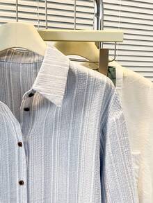 Blusa casual de mujer talla grande con botones, cuello de camisa, hombros caídos y mangas largas, top de tela tejida de largo regular - Celeste - Ver 6