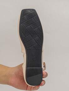 Plus Size 35-43 Beige Women's Classic Minimalist Fashion Smooth Leather Cross Strap Vintage Metal Buckle Side Hollow Square Toe Flat Mary Jane Shoes, Lightweight Comfortable Non-Slip Wear-Resistant Versatile For Daily Commute And Casual Wear, Spring/Summer - Beige PU-x Cross Strap - View 9