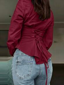 Elegante Damen-Bluse für den Arbeitsalltag, schmale Passform, mit Umlegekragen, langen Ärmeln, Knopfleiste vorne, Bindegürtel hinten und Taillen-Falten, einfarbig Rot - Rot - Übersicht 3