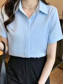 Kemeja Lengan Pendek Sutra dengan Detail Desain, Blus Satin Gaya Hong Kong yang Elegan - Light Wash - View 4