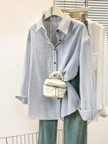 Blusa casual de mujer talla grande con botones, cuello de camisa, hombros caídos y mangas largas, top de tela tejida de largo regular - Celeste - Ver 2