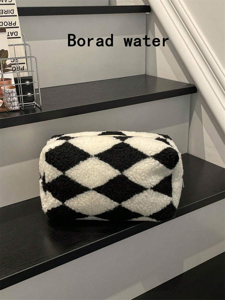 Tas Mewah Bulu Domba Keriting Tas Kosmetik Serbaguna Motif Kisi Berlian Warna Kontras Blok Warna Tas Genggam Kasual Tas Kecil Hangat dan Lembut Tas Pelajar Tas Penyimpanan Kotak Pensil Pelajar