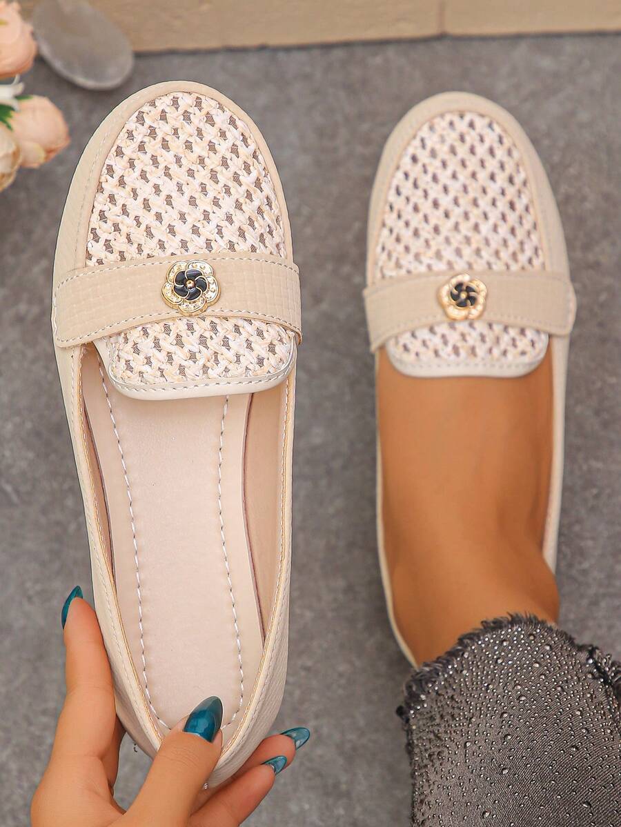 Minimalist Luxury Women's Small Flower Button Round Toe Loafers, Hollow-Out Apricot Slip-On Flat Shoes, Easy-On Soft Comfortable Daily Commute Driving Moccasins