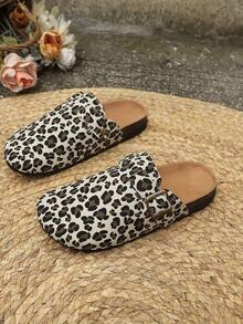 1 Pair Women's Fashionable Retro Leopard Print Closed-Toe Half-Slippers, Adjustable Belt Buckle Design, Loose Round Toe Non-Cramping, Soft And Comfortable Foot Feel, Versatile For Various Outfits, Commuting And Photography, All-Match Mule Slippers - White - View 2