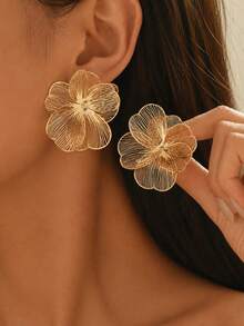 2pcs Charming Gold-Plated Flower Earrings, Elegant Gold Flower Studs, Suitable For Bridesmaids To Wear At Weddings, Also Perfect For Daily Wear, Valentine's Day Gift, Beach Vacation Accessory - Large Flower - View 1